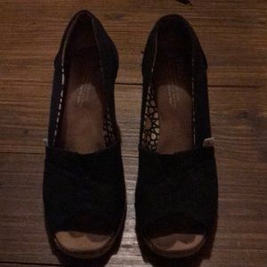 Toms classic black wedges